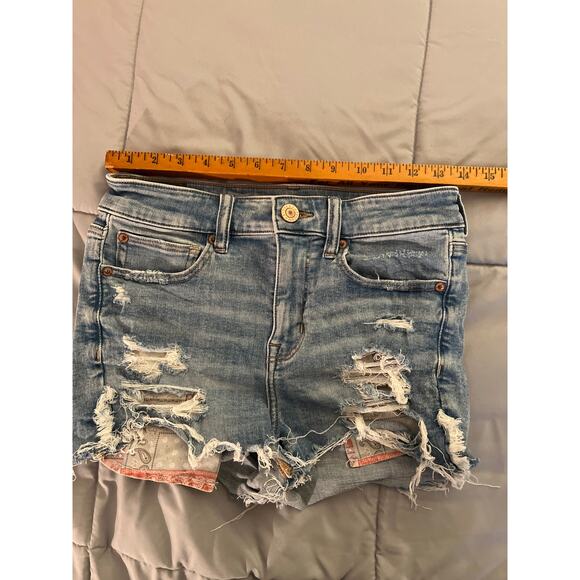 American eagle stretchy distressed light wash denim with paisley pockets size 6 - Picture 5 of 6